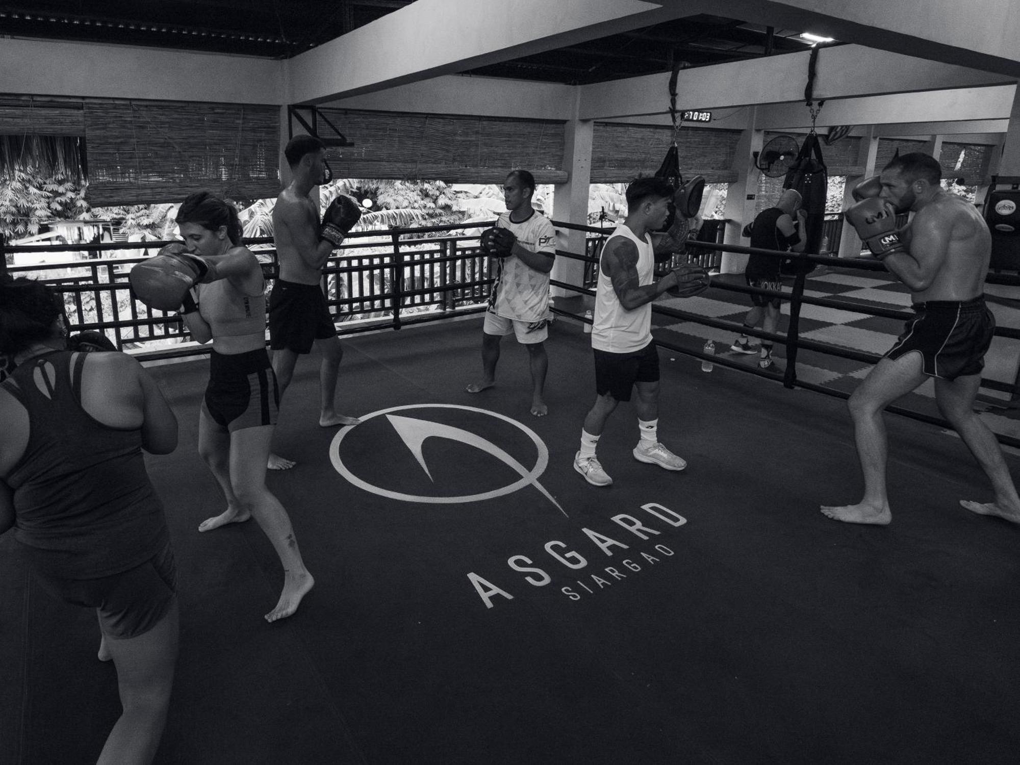 Asgard Resort & Mma Gym General Luna  Eksteriør billede